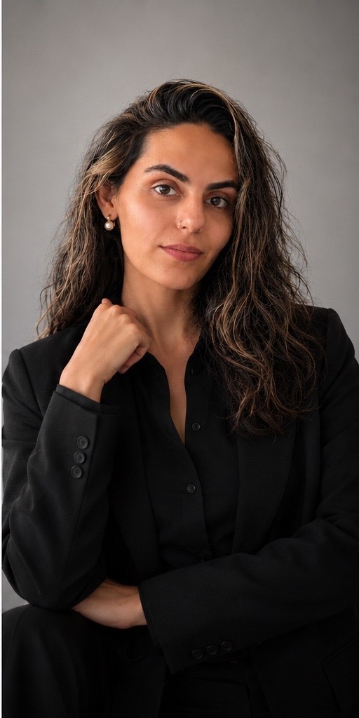 Editorial portrait of Büşra Nur in a black blazer